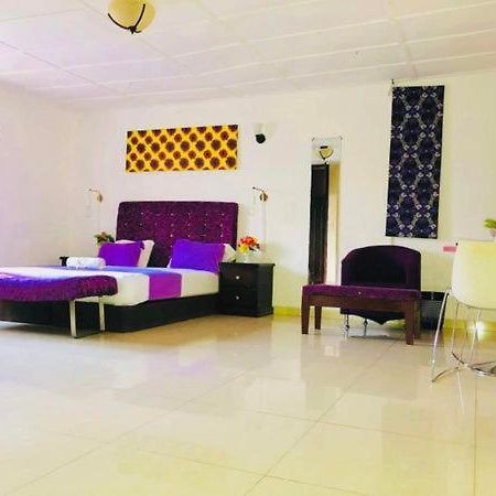 Zunox Guest House Freetown Exterior foto